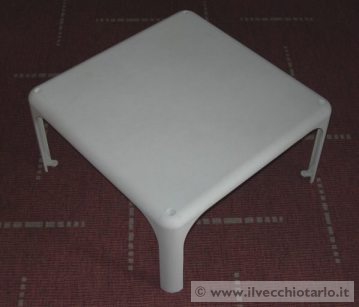 tavolino artemide anni 70 modello demetrio vico magistretti 1970